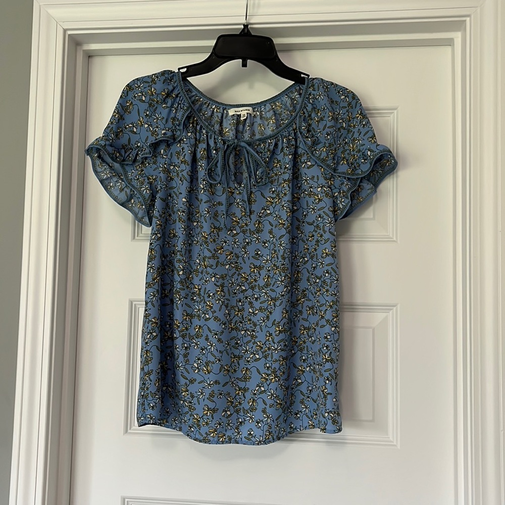 Max Studio Light Blue Blouse Yellow Flower Flutter Sleeve Sz XS